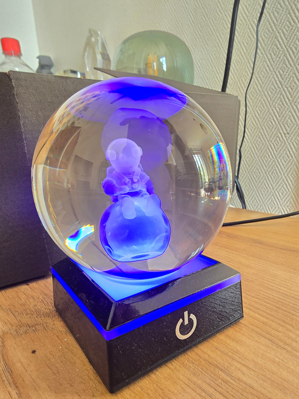 🌌 Sphère de Cristal Lumineuse Astronaute 3D – Socle LED Inclus | Fabriqué à Paris