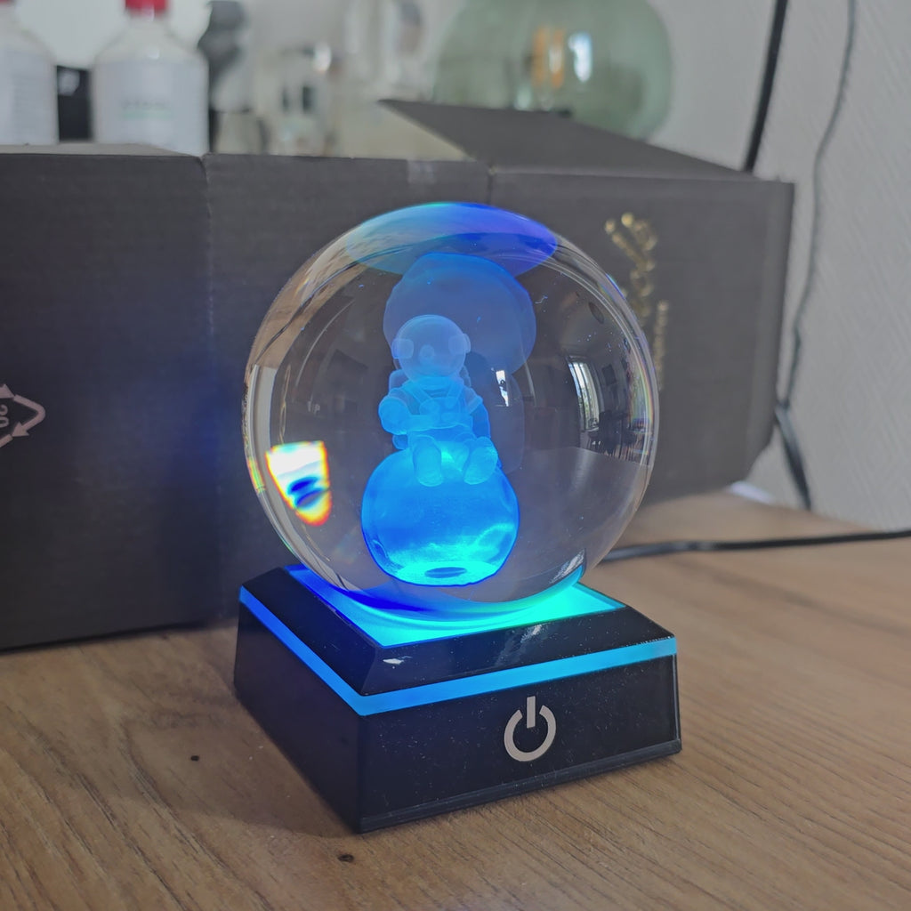 🌌 Sphère de Cristal Lumineuse Astronaute 3D – Socle LED Inclus | Fabriqué à Paris